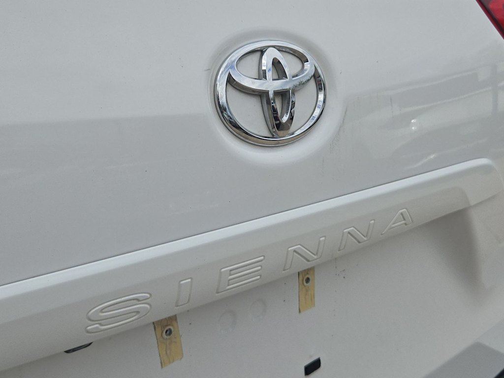 Thumbnail: 2018 Toyota Sienna - 7