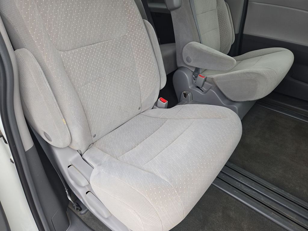 Thumbnail: 2018 Toyota Sienna - 26
