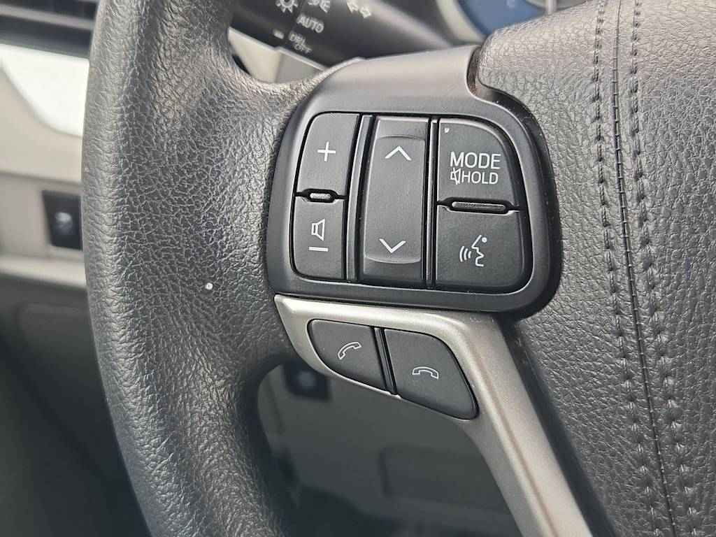 Thumbnail: 2018 Toyota Sienna - 28