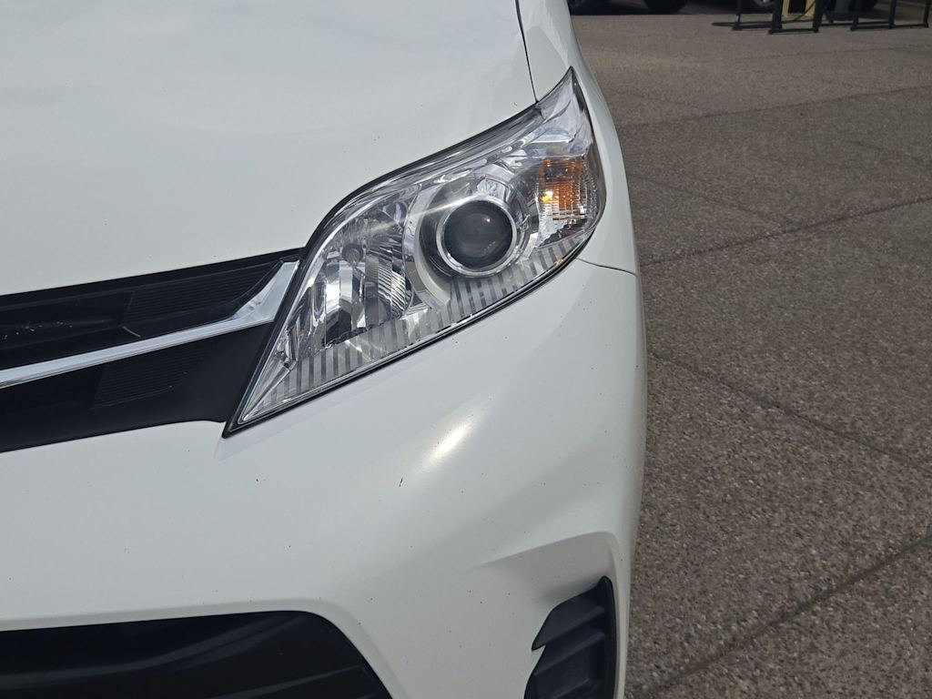 Thumbnail: 2018 Toyota Sienna - 22