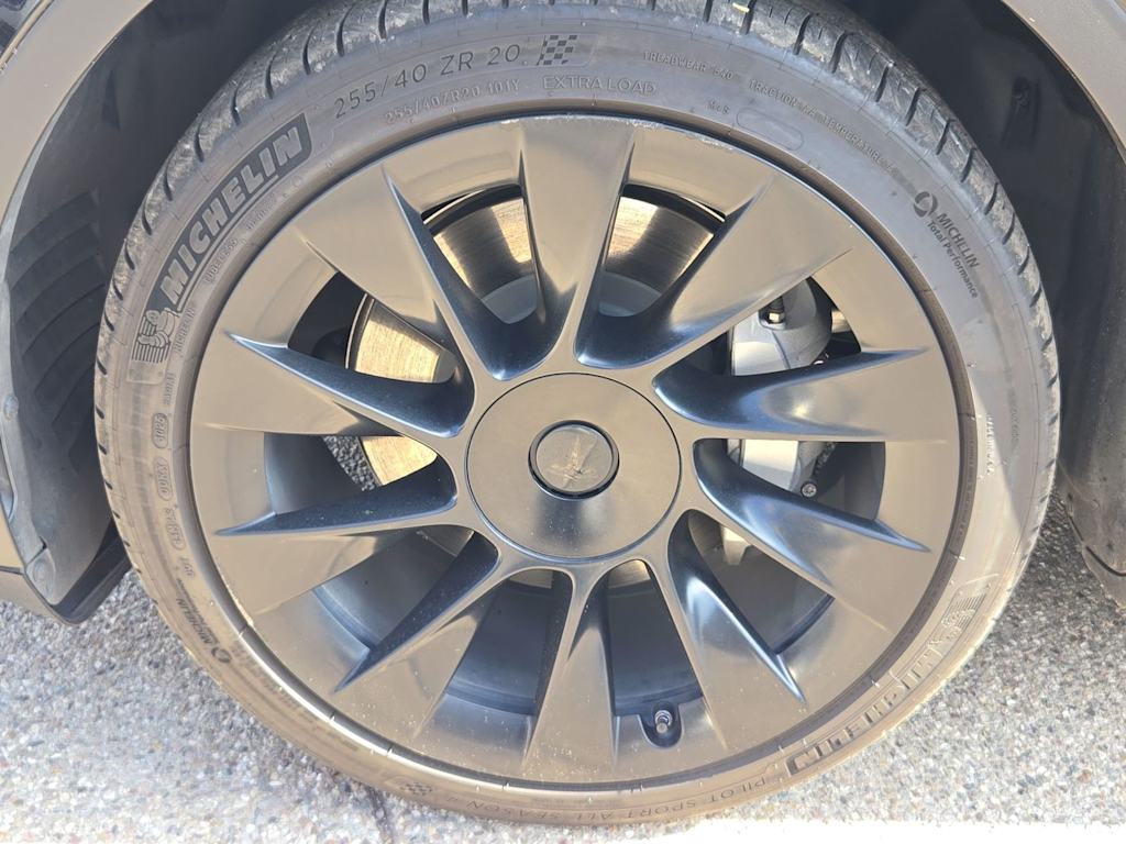 Thumbnail: 2023 Tesla Model Y - 8