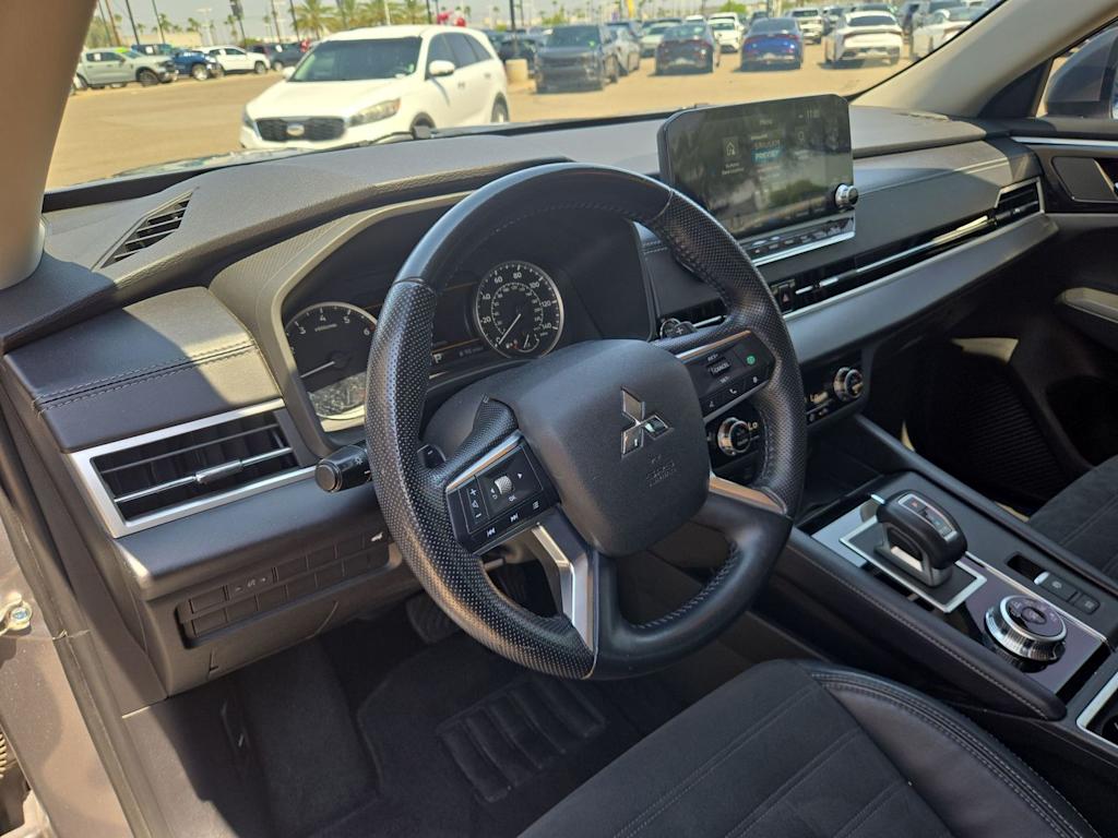 Thumbnail: 2022 Mitsubishi Outlander - 2
