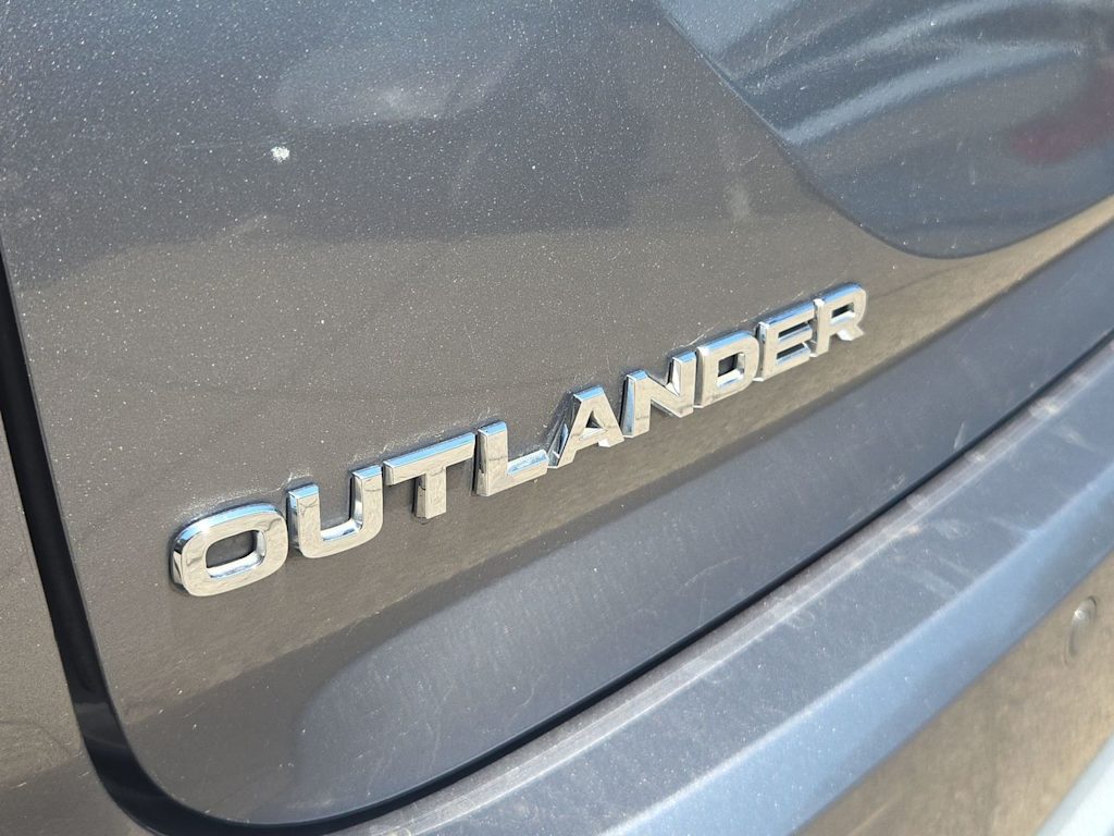 Thumbnail: 2022 Mitsubishi Outlander - 24