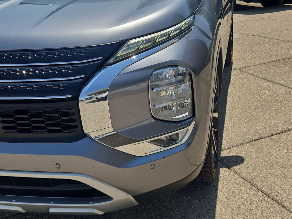 Thumbnail: 2022 Mitsubishi Outlander - 23