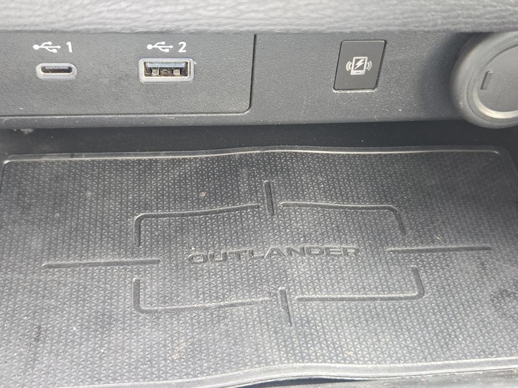 Thumbnail: 2024 Mitsubishi Outlander - 16