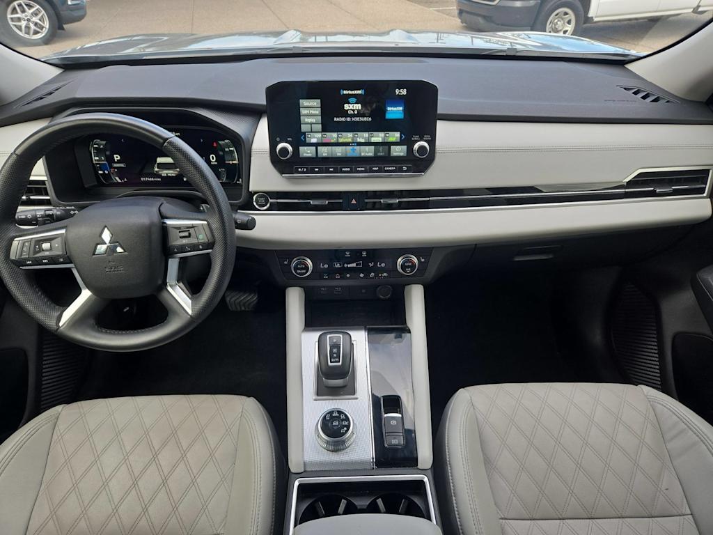 Thumbnail: 2024 Mitsubishi Outlander - 9