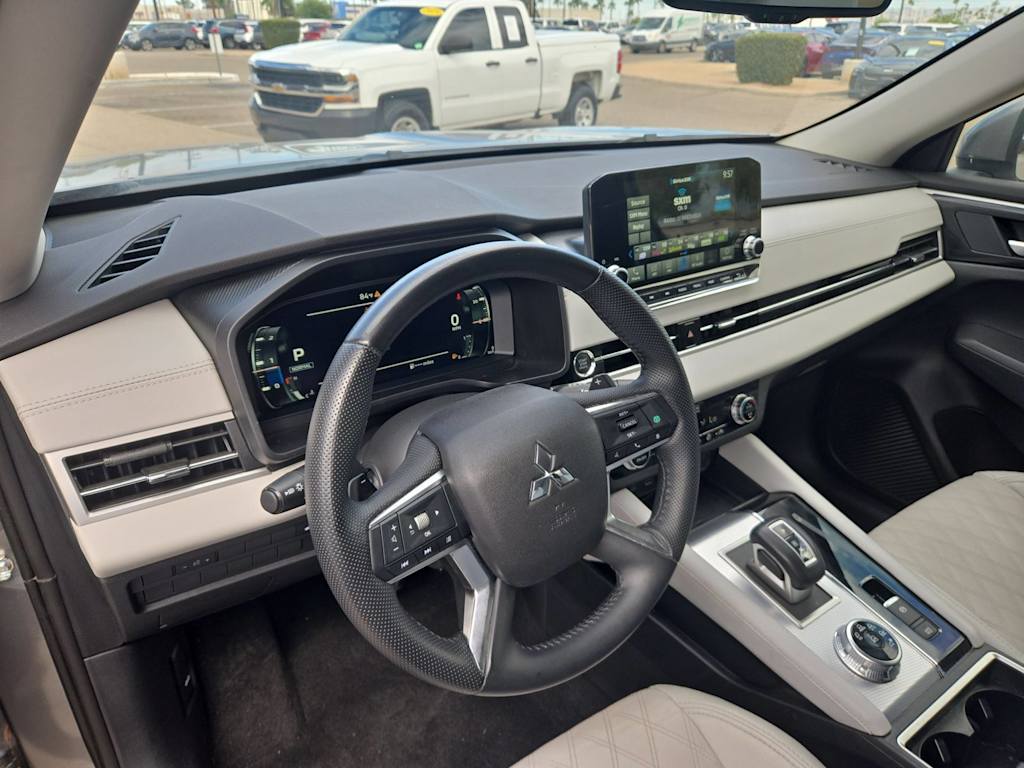 Thumbnail: 2024 Mitsubishi Outlander - 2