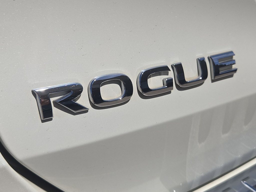 Thumbnail: 2017 Nissan Rogue - 25