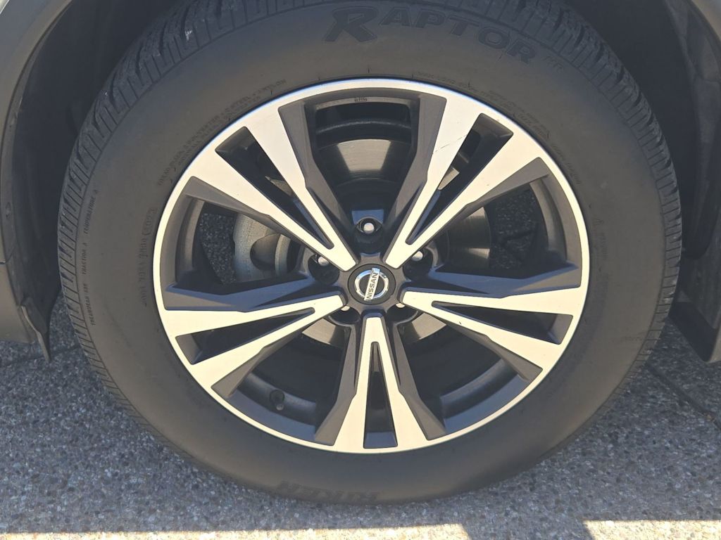 Thumbnail: 2017 Nissan Rogue - 8