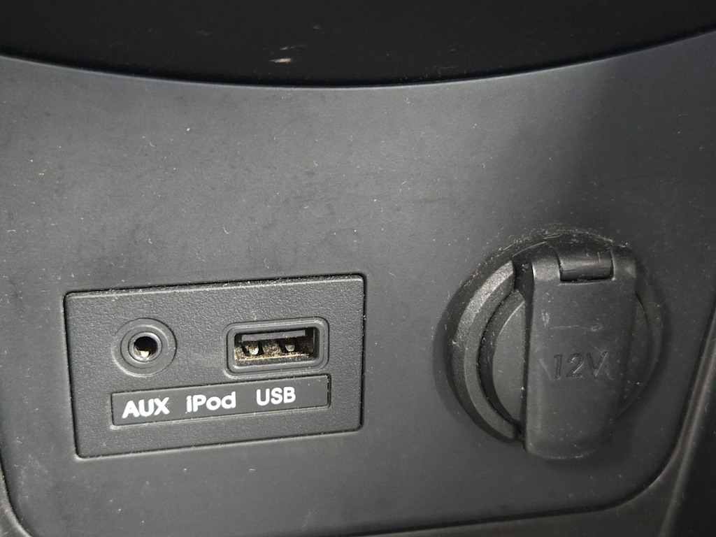 Thumbnail: 2013 Hyundai Accent - 32