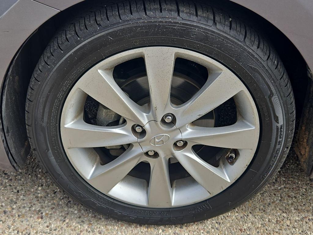 Thumbnail: 2013 Hyundai Accent - 8