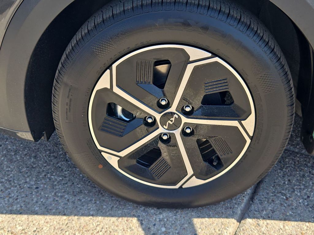 Thumbnail: 2026 Kia Niro - 8