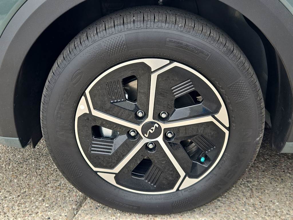 Thumbnail: 2026 Kia Niro - 7