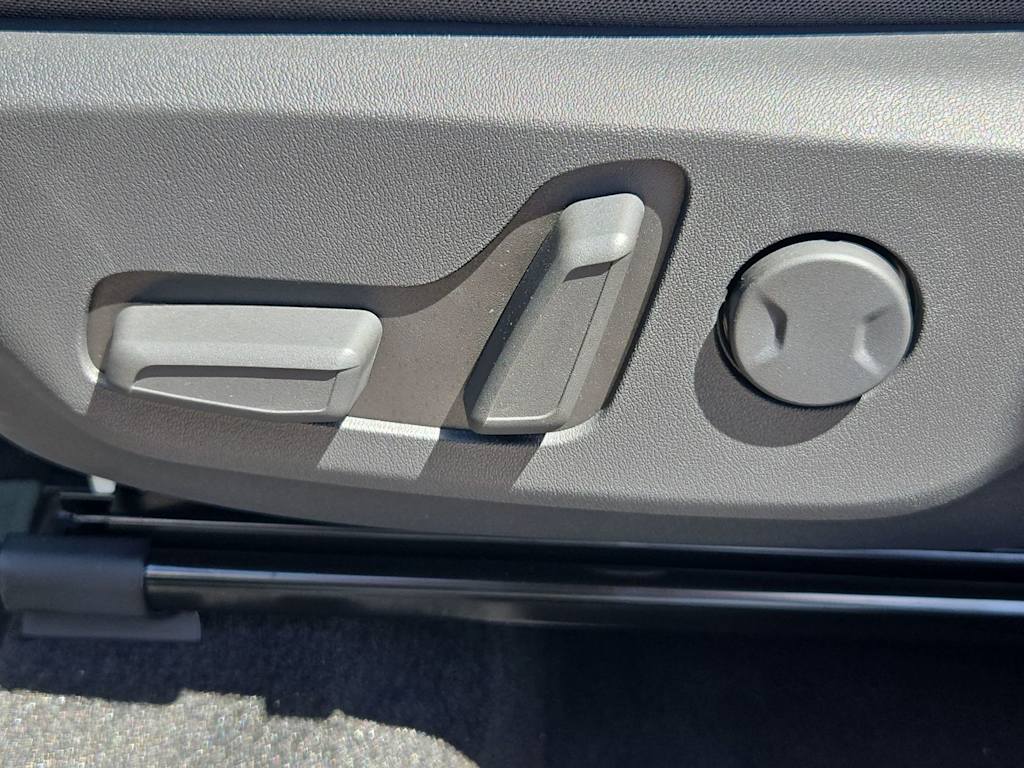 Thumbnail: 2026 Kia Niro - 26