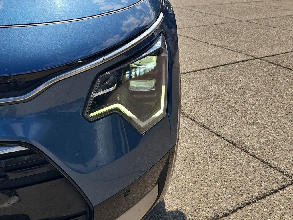 Thumbnail: 2023 Kia Niro - 7