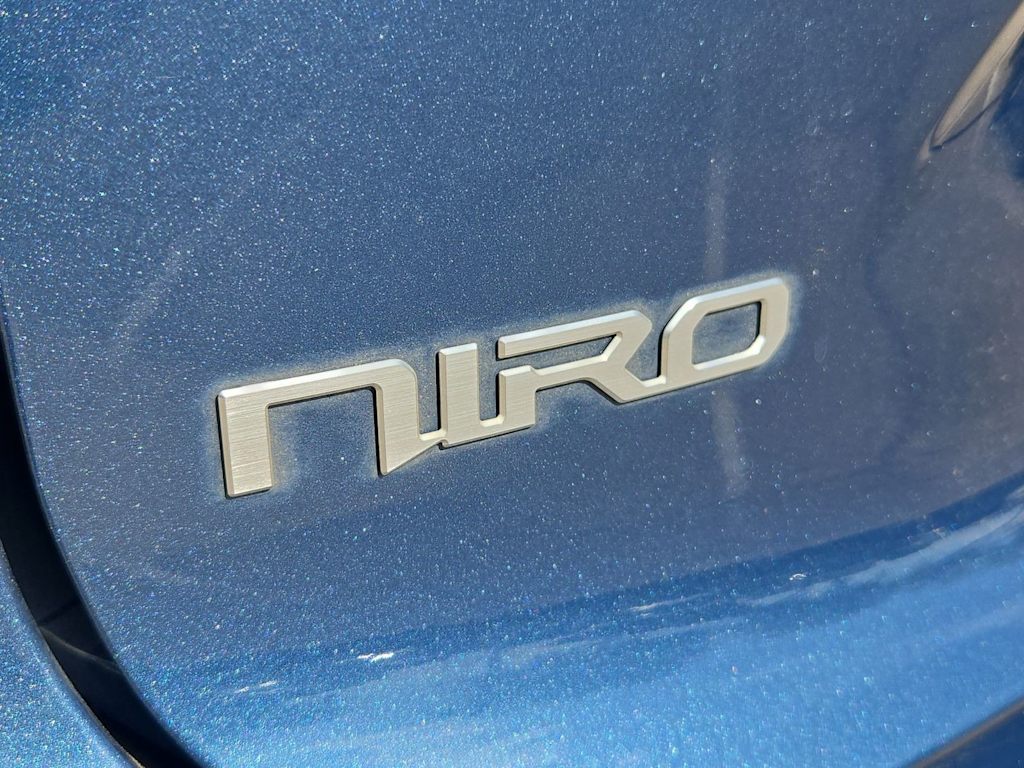 Thumbnail: 2023 Kia Niro - 24