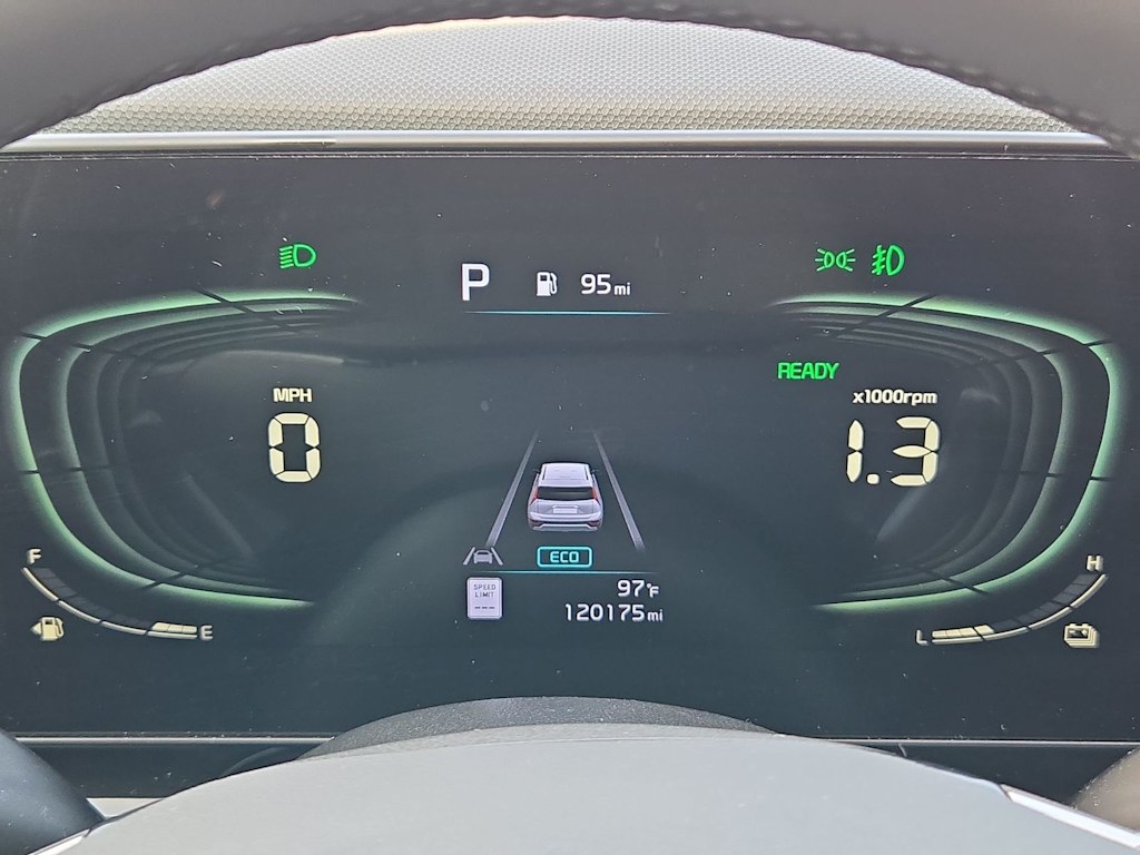 Thumbnail: 2023 Kia Niro - 16