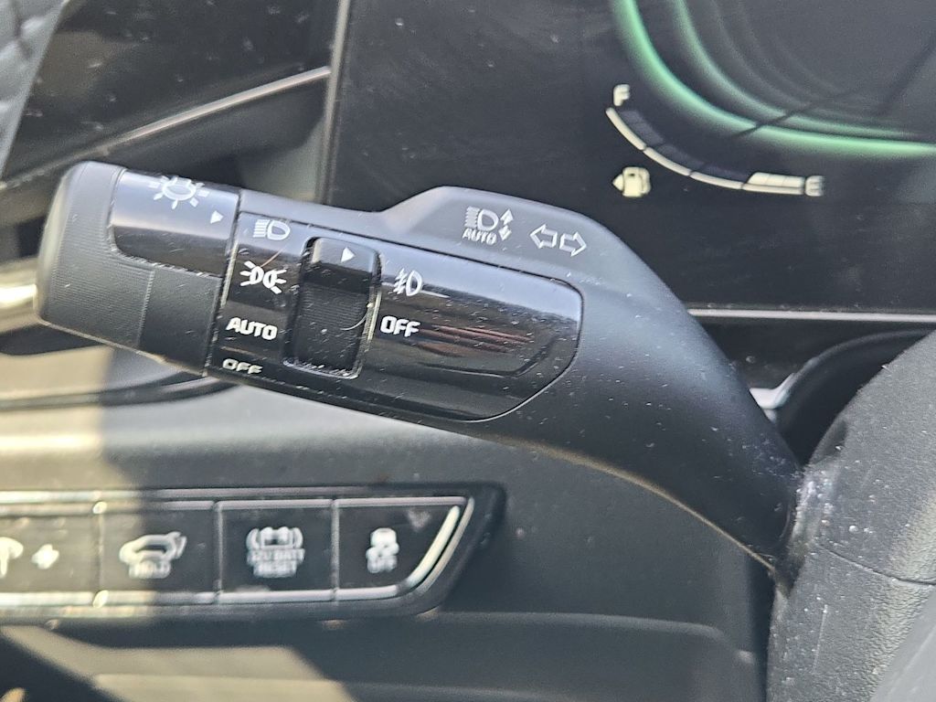 Thumbnail: 2023 Kia Niro - 15