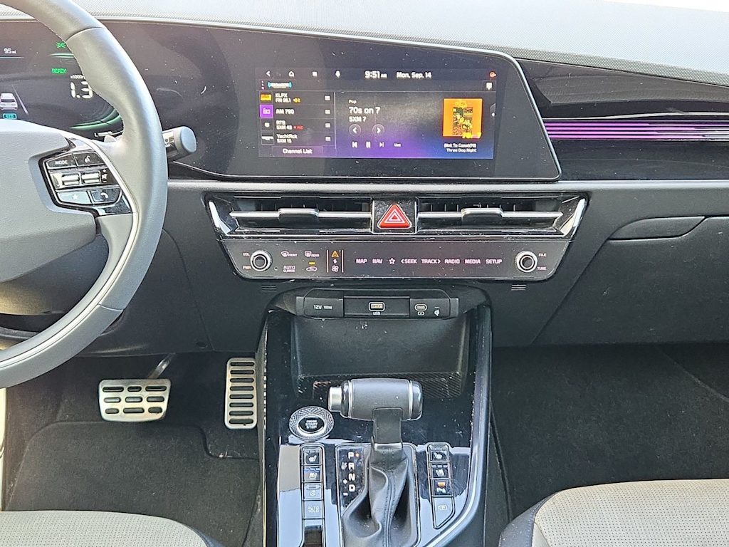 Thumbnail: 2023 Kia Niro - 13