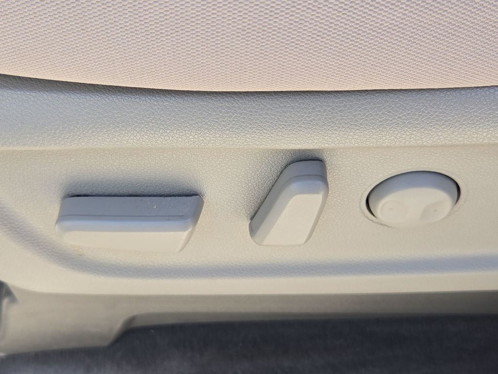 Thumbnail: 2015 Kia Sedona - 27