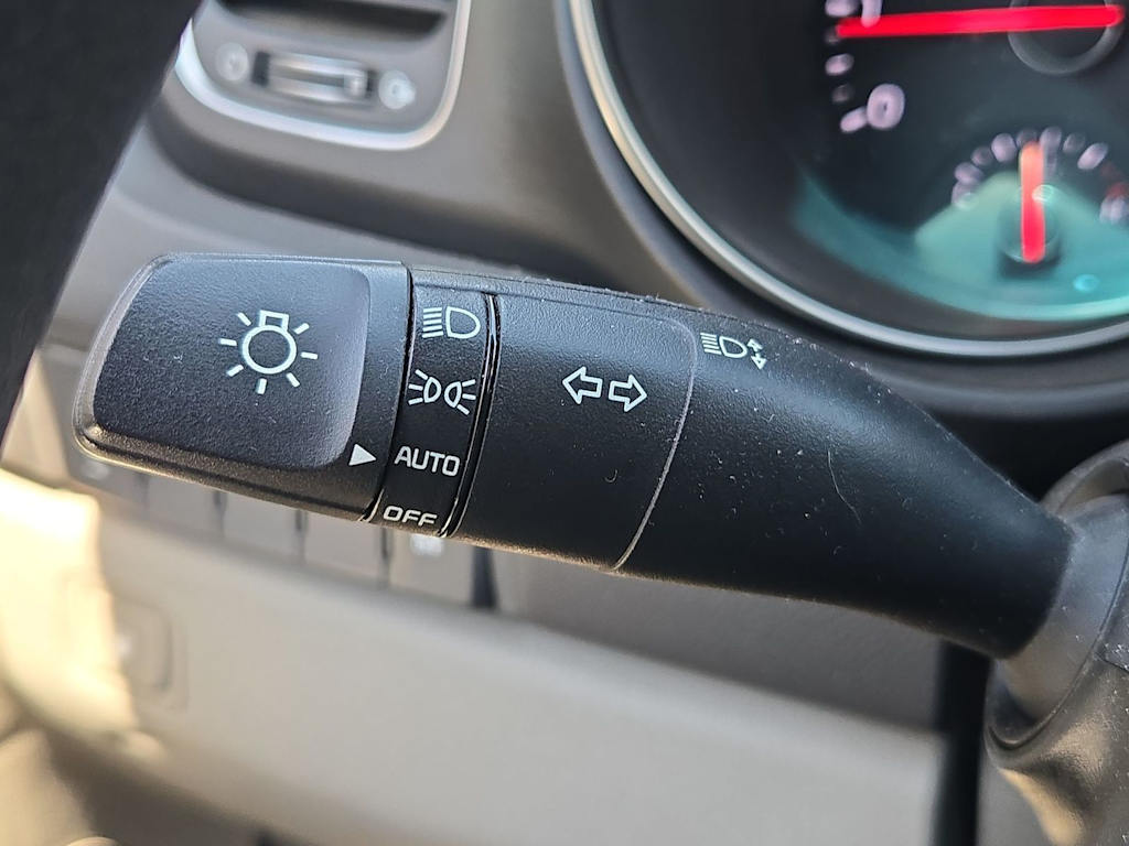 Thumbnail: 2015 Kia Sedona - 18