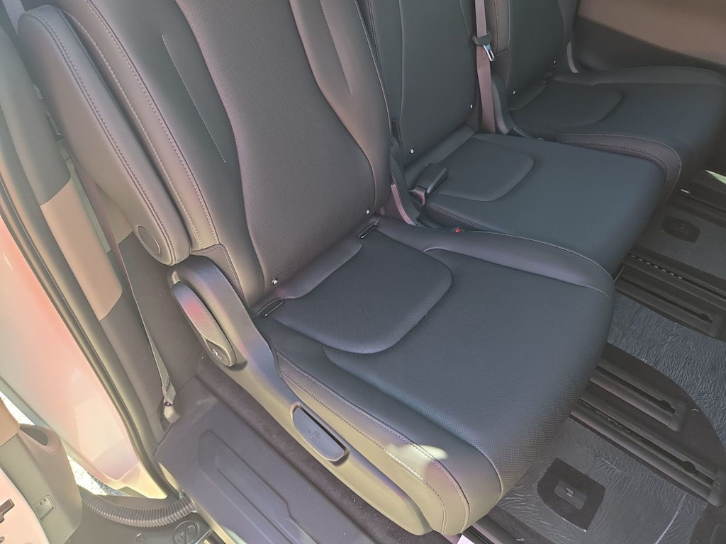 Thumbnail: 2026 Kia Carnival - 25