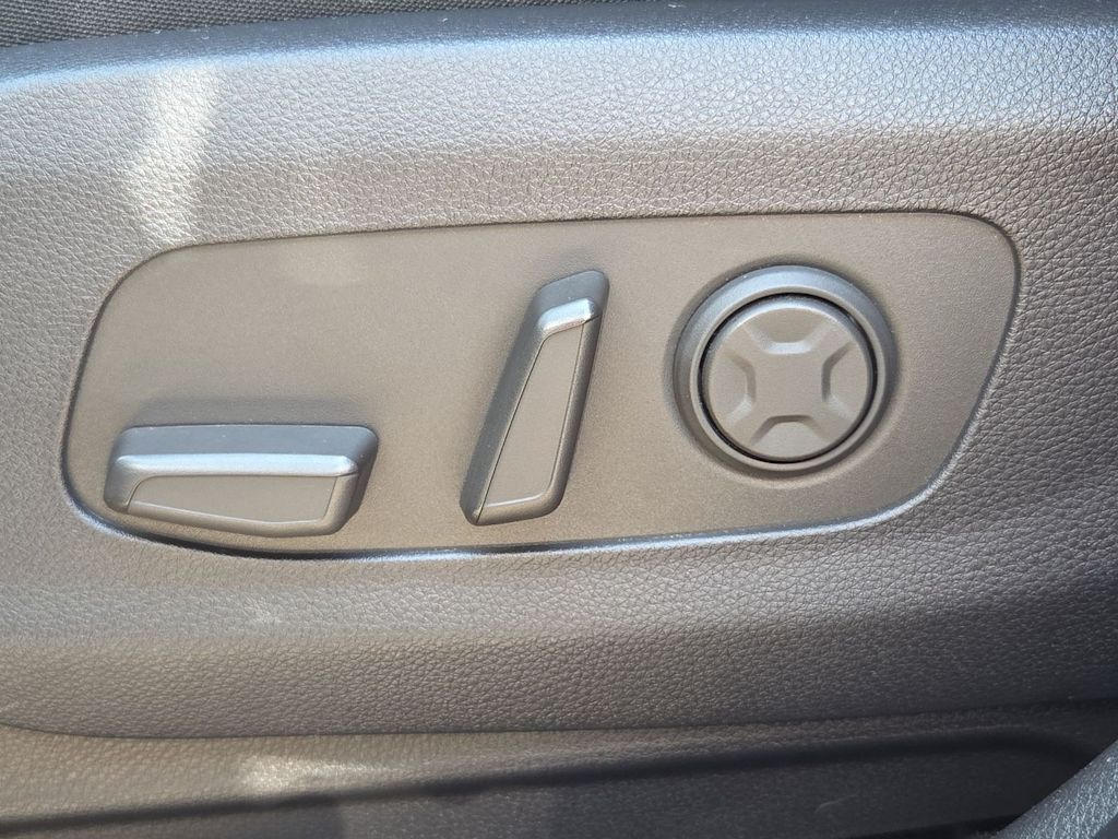Thumbnail: 2025 Kia Carnival - 24