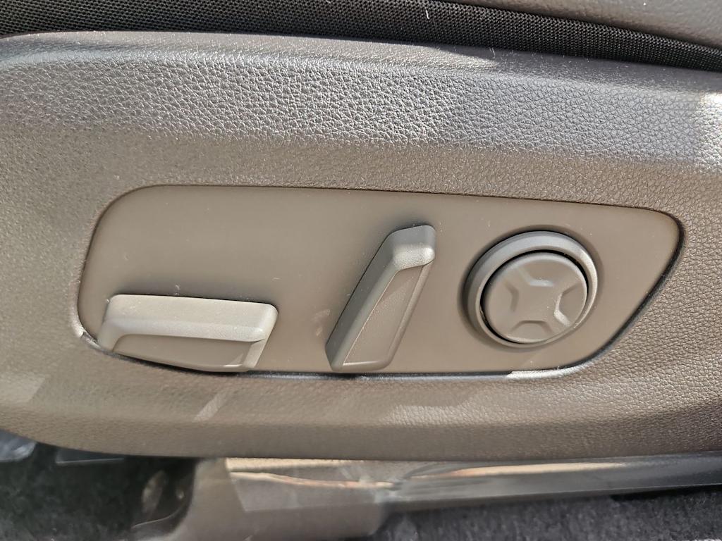 Thumbnail: 2026 Kia Carnival - 25