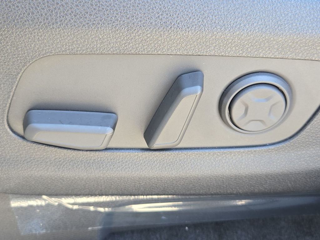 Thumbnail: 2026 Kia Carnival - 28