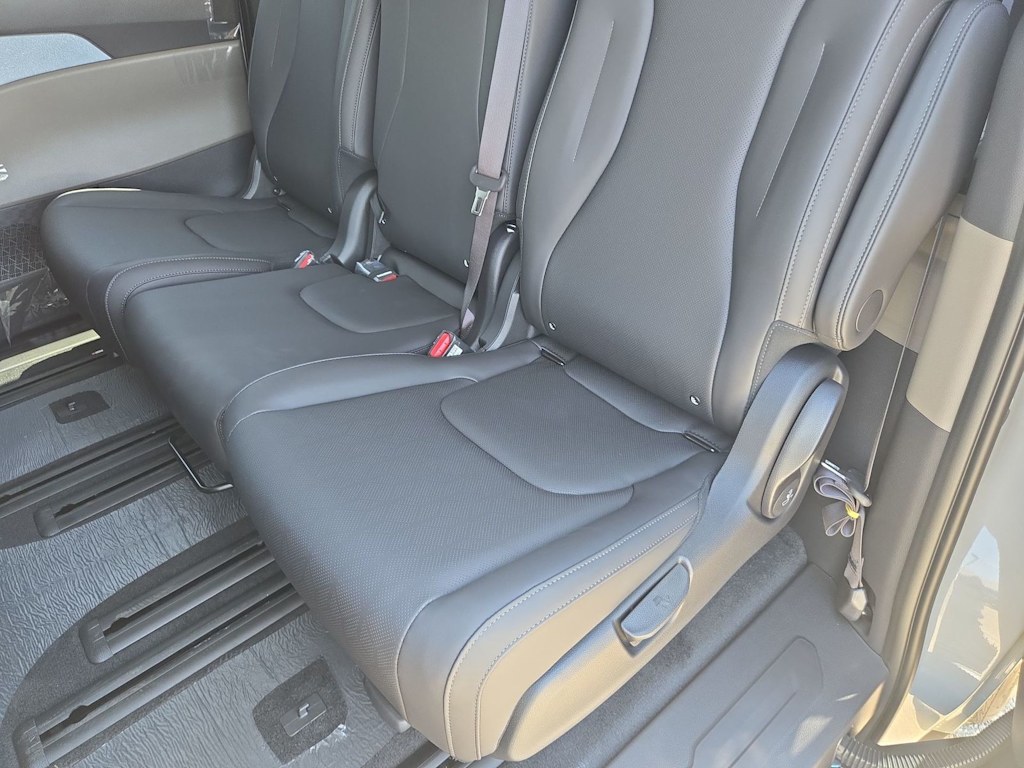 Thumbnail: 2026 Kia Carnival - 13