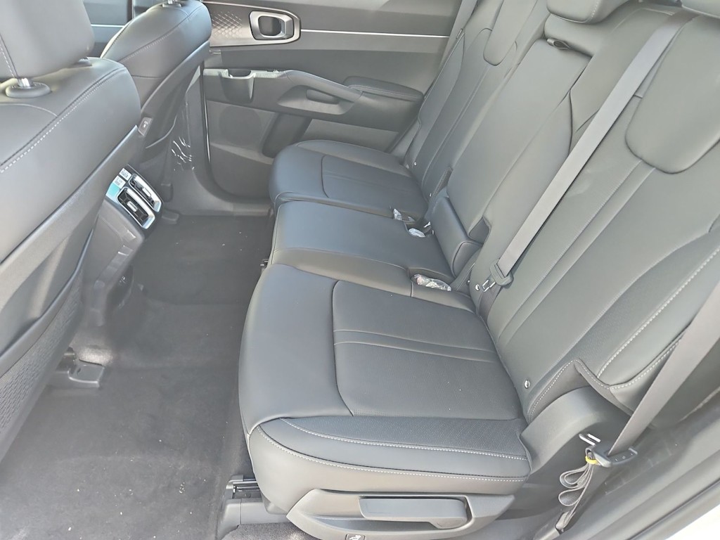Thumbnail: 2026 Kia Sorento - 13