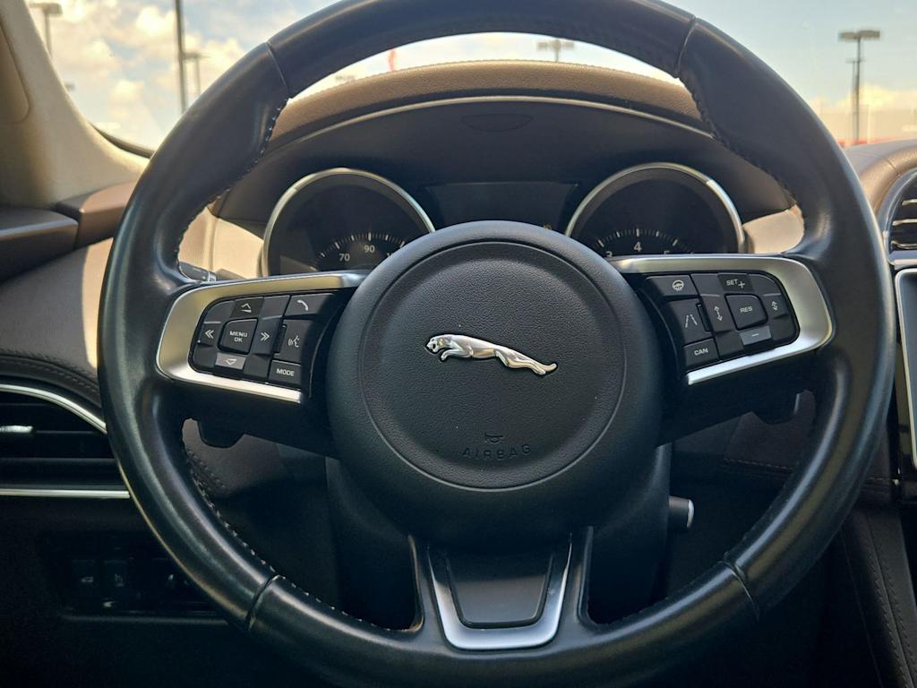 Thumbnail: 2020 Jaguar F-Pace - 13