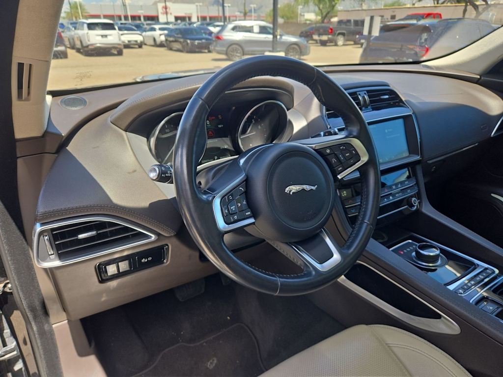 Thumbnail: 2020 Jaguar F-Pace - 2