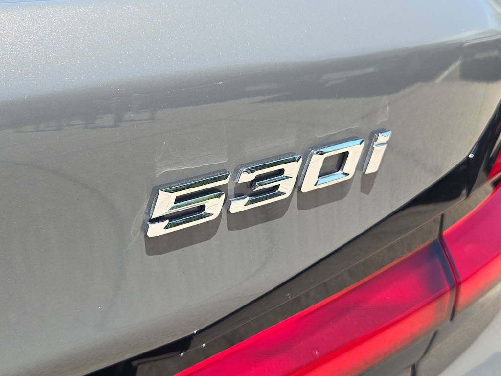 Thumbnail: 2022 BMW 5 Series - 27