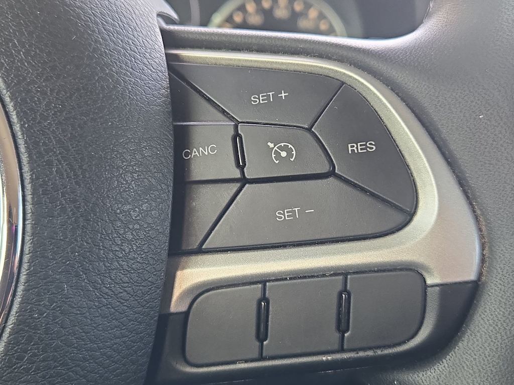 Thumbnail: 2018 Jeep Renegade - 28