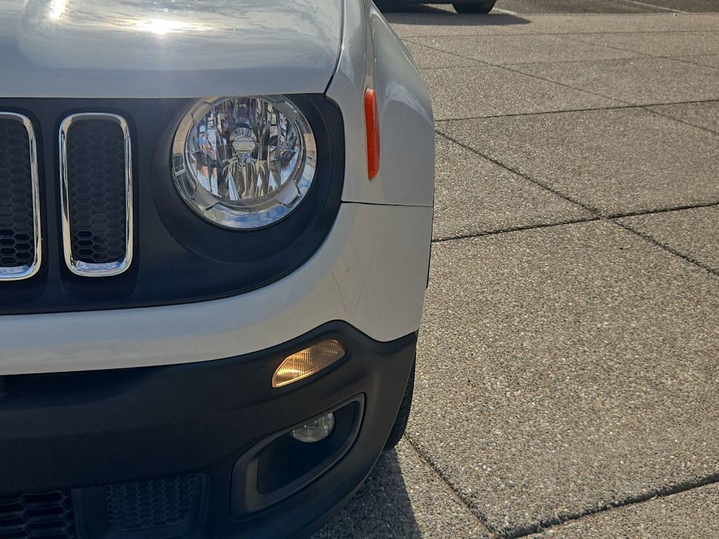 Thumbnail: 2018 Jeep Renegade - 23