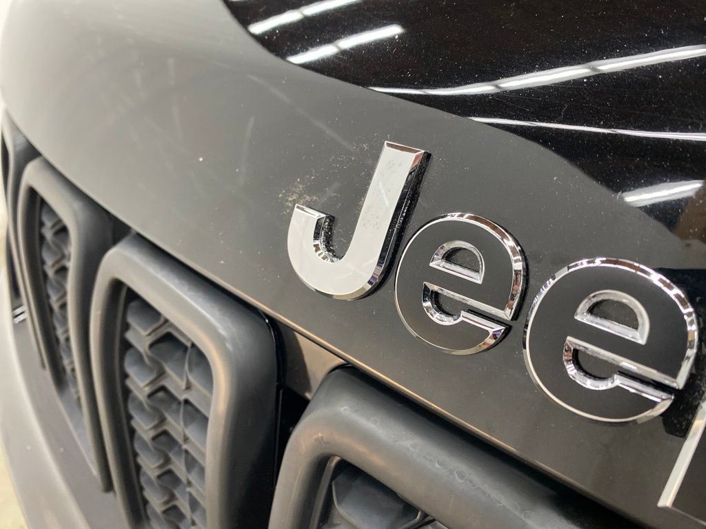 Thumbnail: 2021 Jeep Grand Cherokee - 33