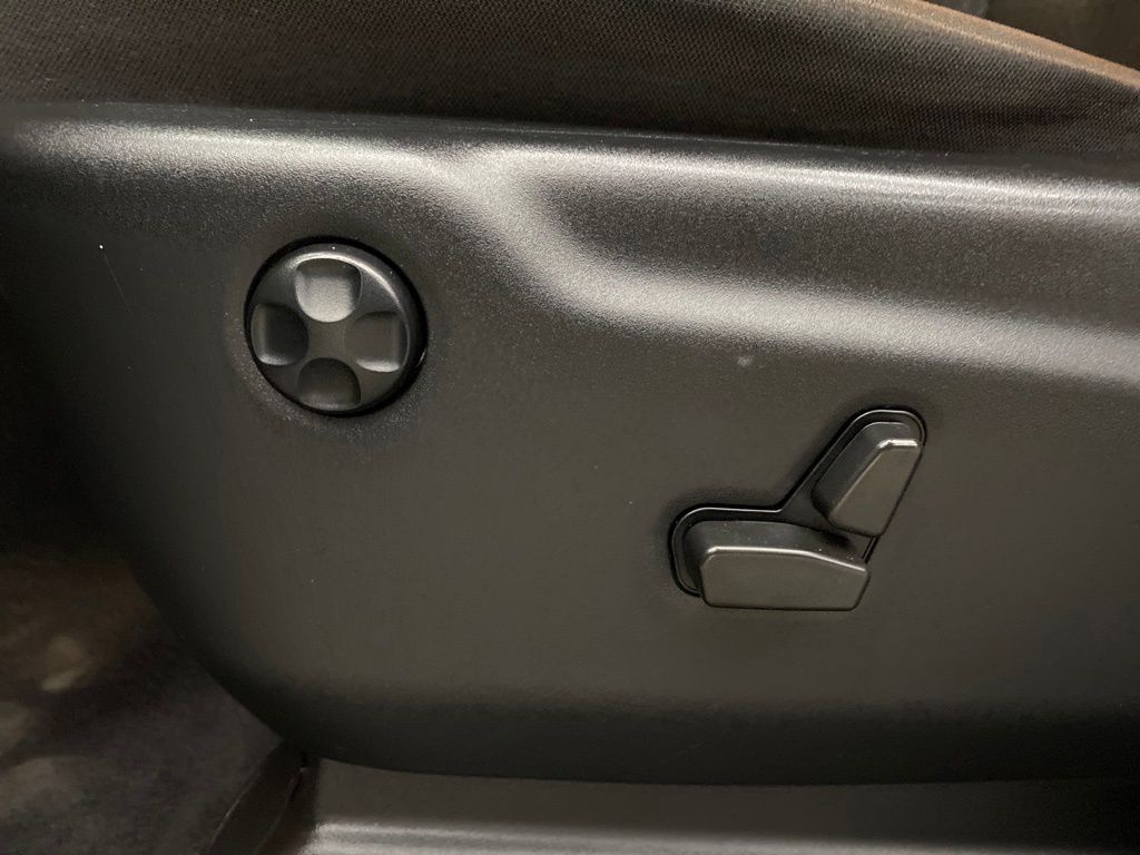 Thumbnail: 2021 Jeep Grand Cherokee - 24