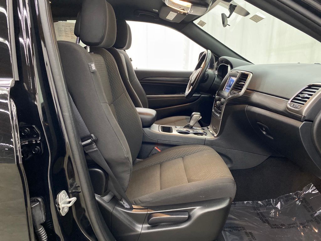 Thumbnail: 2021 Jeep Grand Cherokee - 12