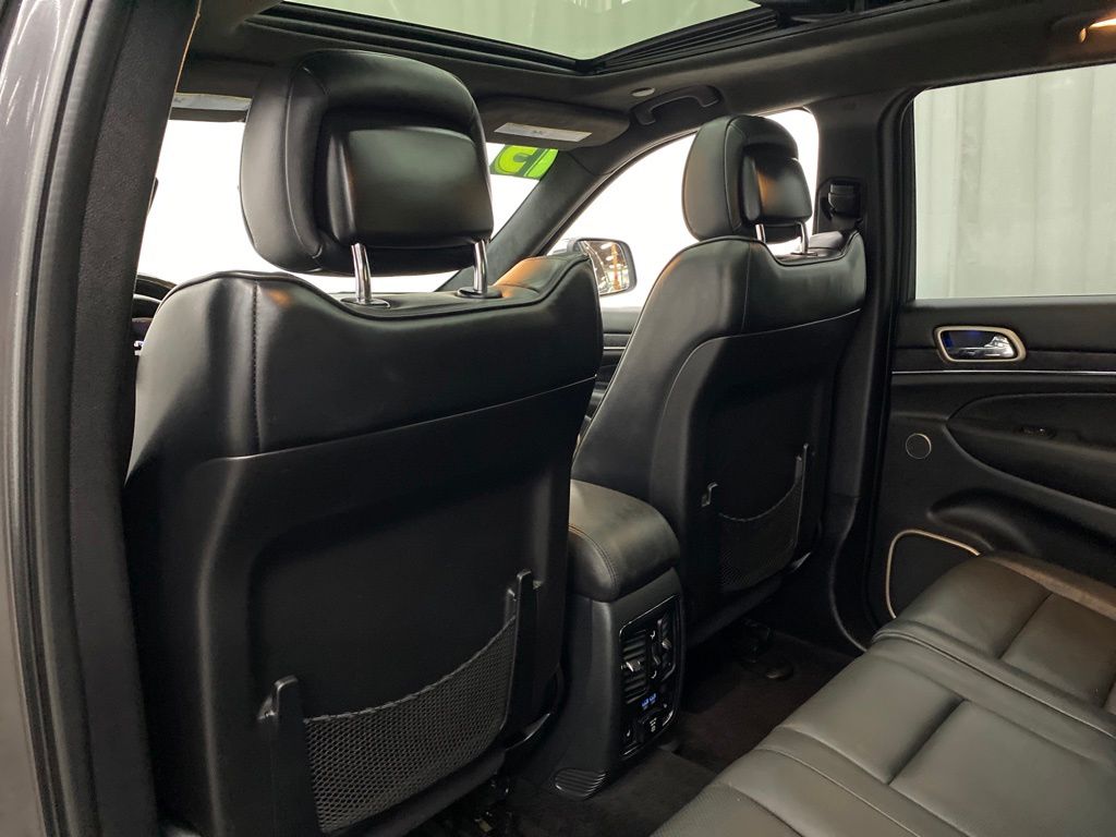 Thumbnail: 2015 Jeep Grand Cherokee - 13