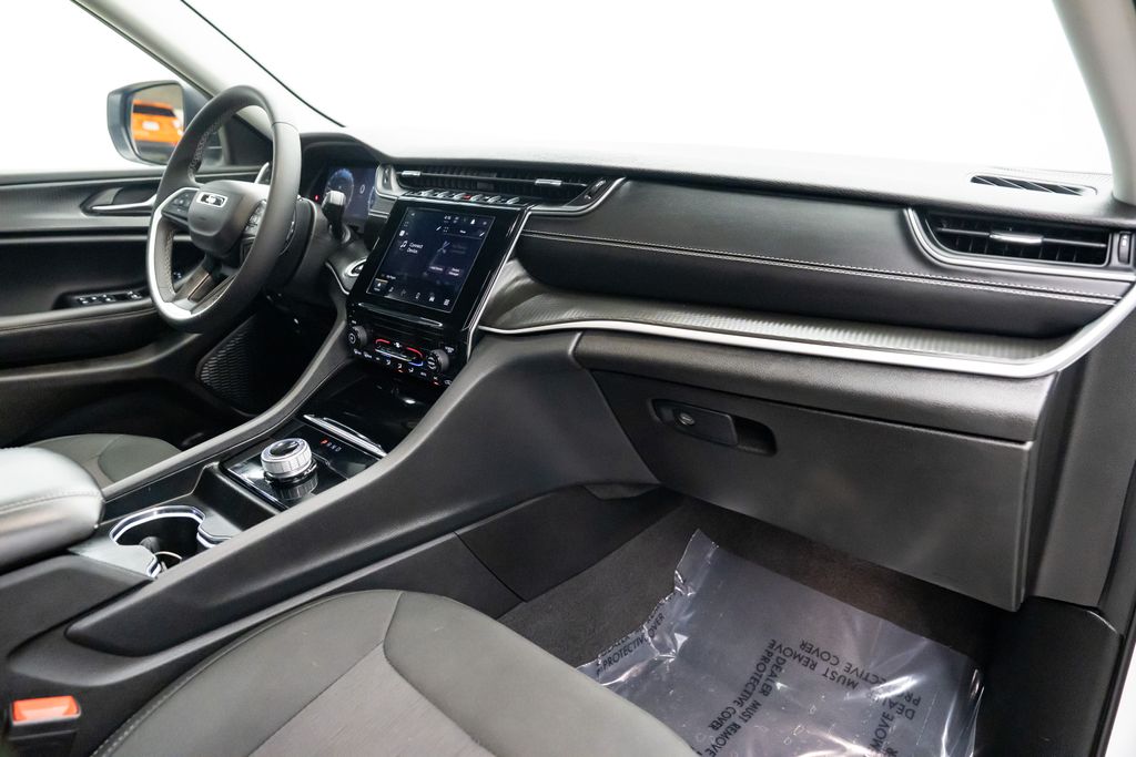 Thumbnail: 2023 Jeep Grand Cherokee - 12
