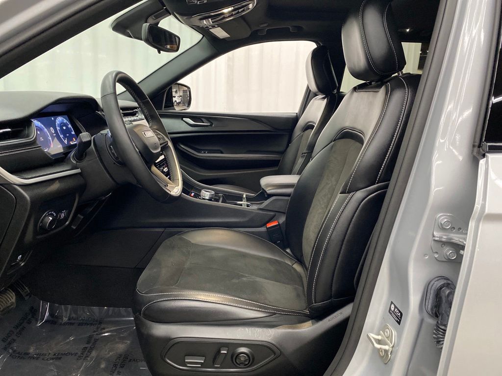 Thumbnail: 2023 Jeep Grand Cherokee - 11
