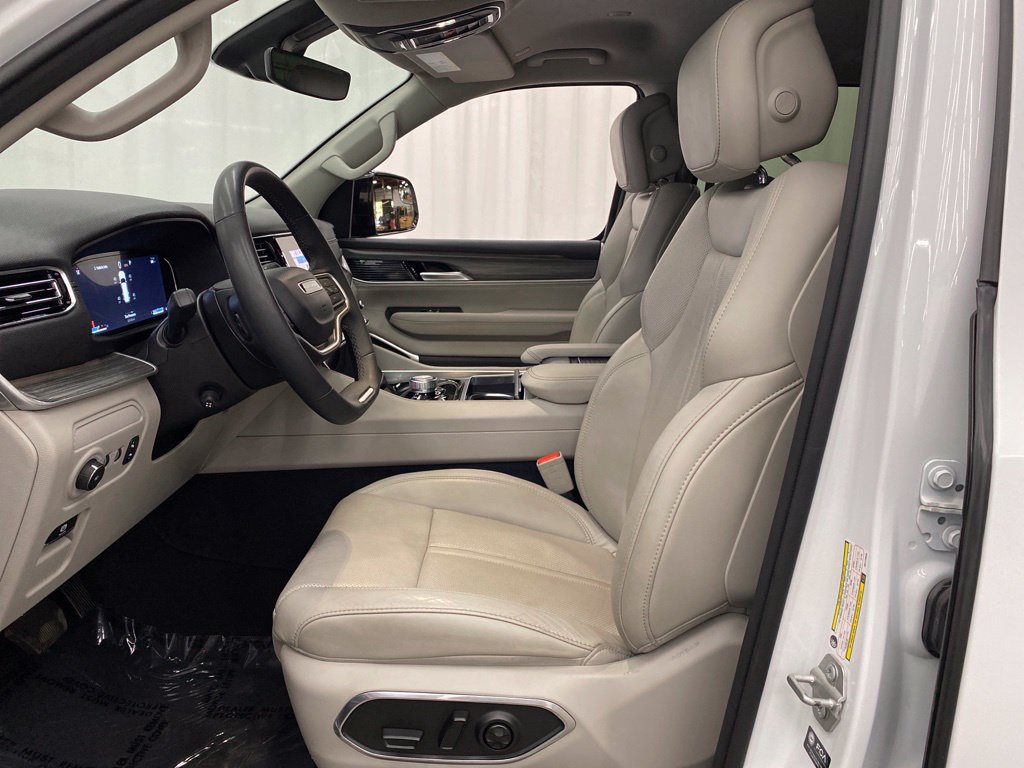 Thumbnail: 2024 Jeep Wagoneer - 10