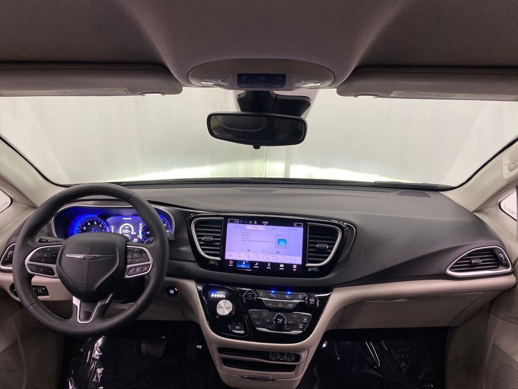Thumbnail: 2024 Chrysler Pacifica - 10