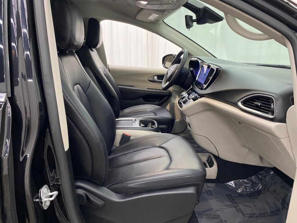 Thumbnail: 2024 Chrysler Pacifica - 12