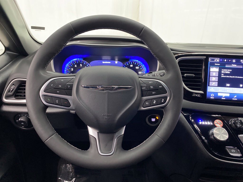 Thumbnail: 2025 Chrysler Pacifica - 13