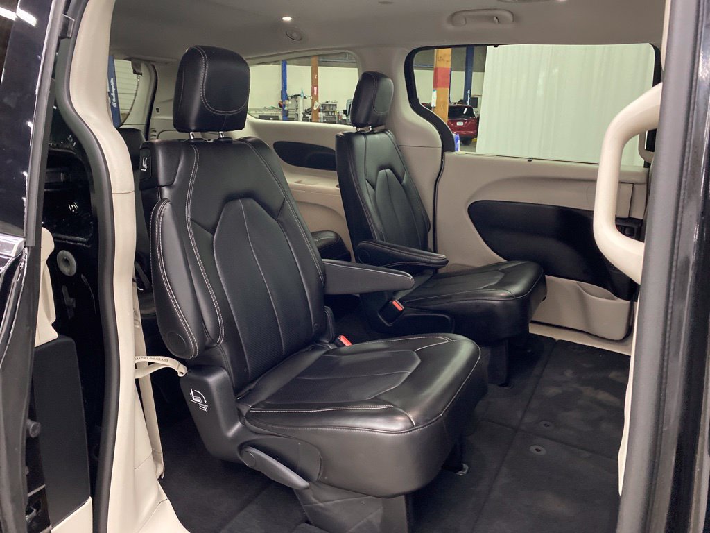 Thumbnail: 2024 Chrysler Pacifica - 25