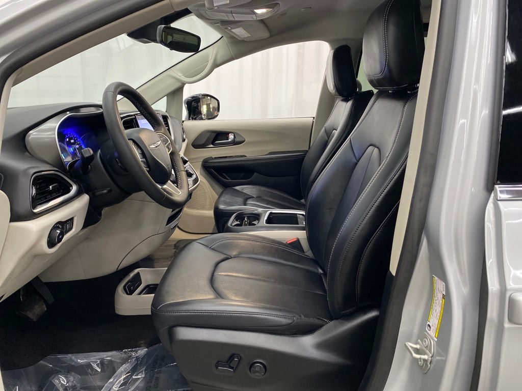 Thumbnail: 2024 Chrysler Pacifica - 10