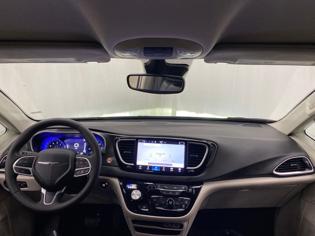 Thumbnail: 2024 Chrysler Pacifica - 9