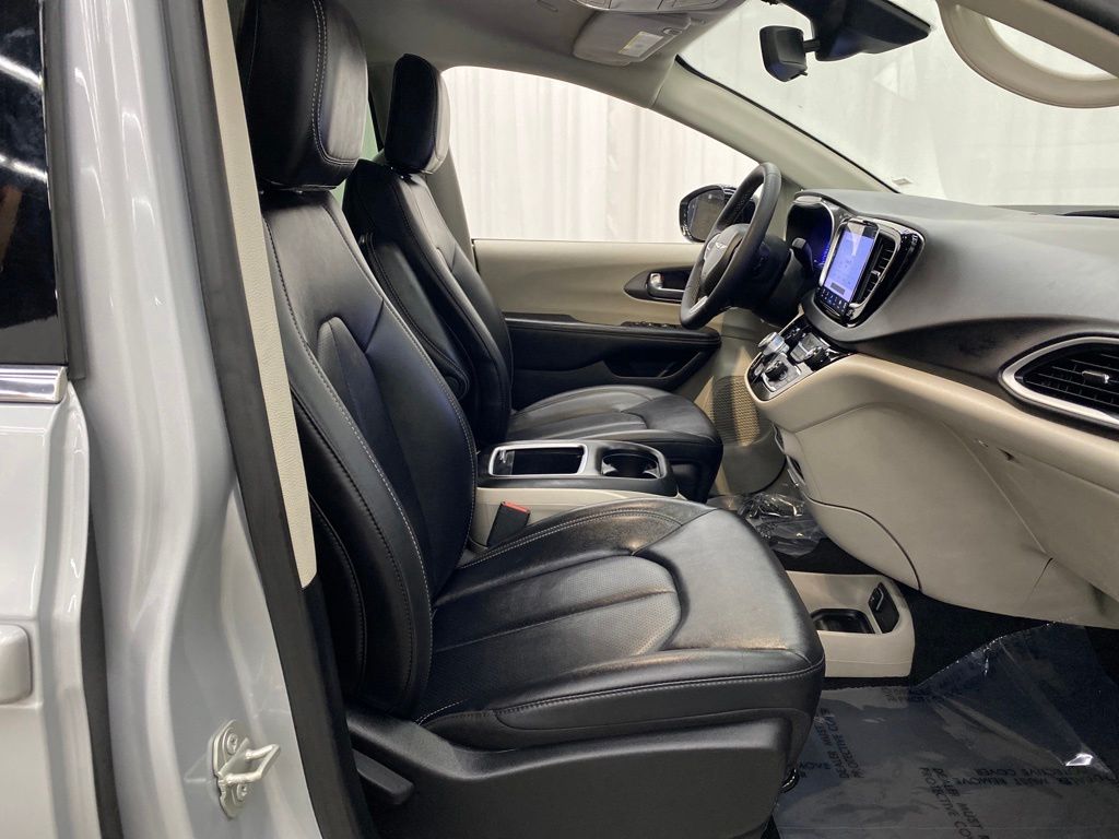 Thumbnail: 2024 Chrysler Pacifica - 11